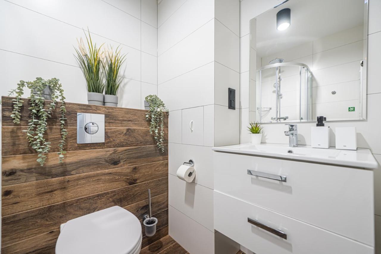 Apartment 24H With Free Garage And Ac Jagielly 5 Wroclaw Luaran gambar